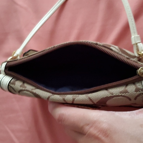 Coach wristlet - Picture 6 of 6